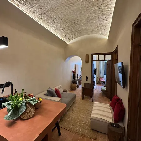 Semesterbostad Duna Maria *